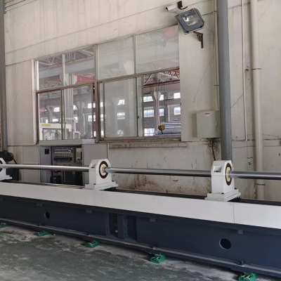 آلة الحفر والصقل الأسطوانية للفتحات العميقة