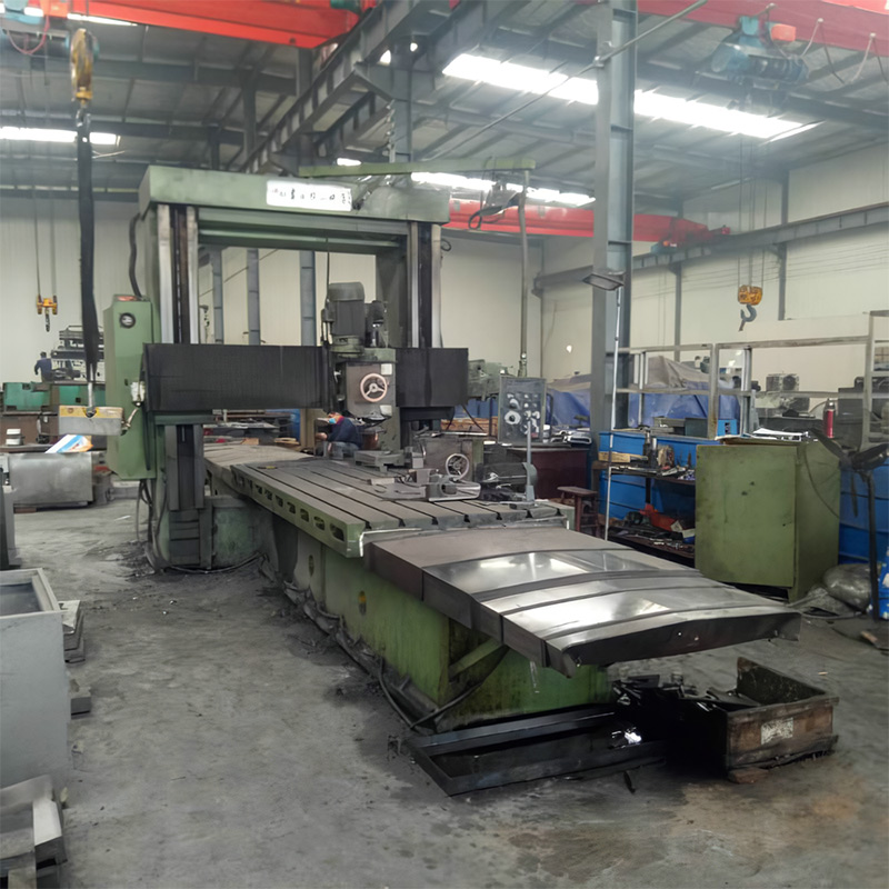 Deep hole drilling and boring machine